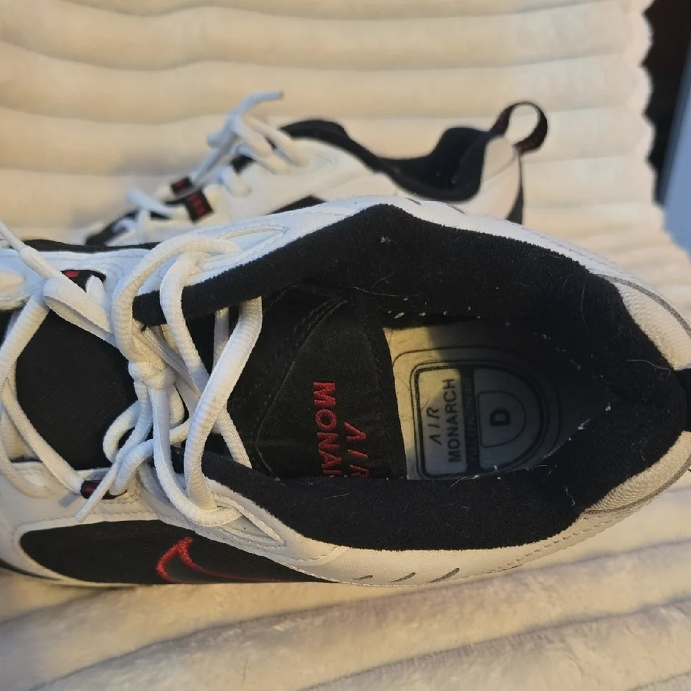 Nike Men's Black and White Sneakers with Red Details